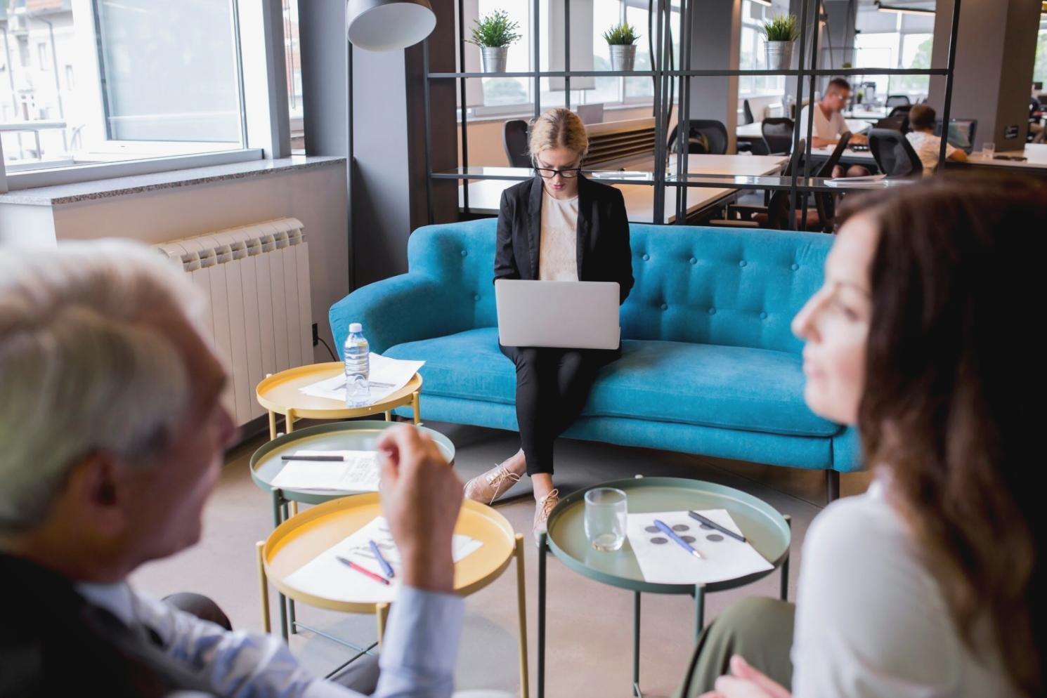 Équipe hyperkrelvia actuelle dans nos bureaux modernisés